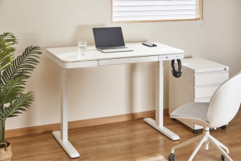 Ergosmart Charged Desk в комнате